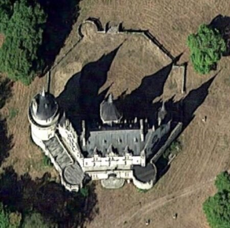 Atlantis Castle / Château Atlantis
