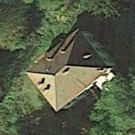 Banana Castle / Château Banana