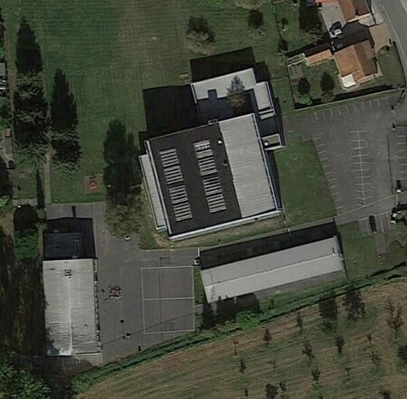 Blue School / Ecole Bleu