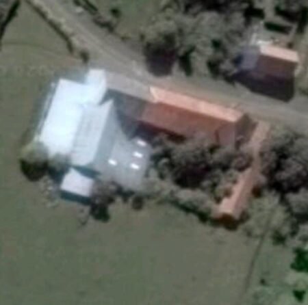 Dew Farm / Ferme de la Rosée
