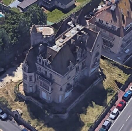 Dome Manor / Manoir de la Coupole