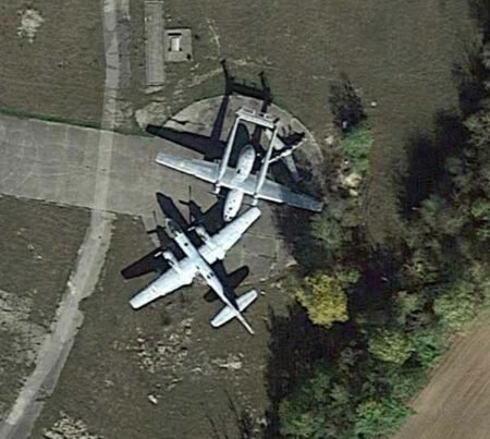 East Planes / Avion de l'Est