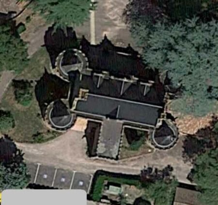 HG Castle / Château HG