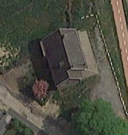 Mayday House / Maison Mayday