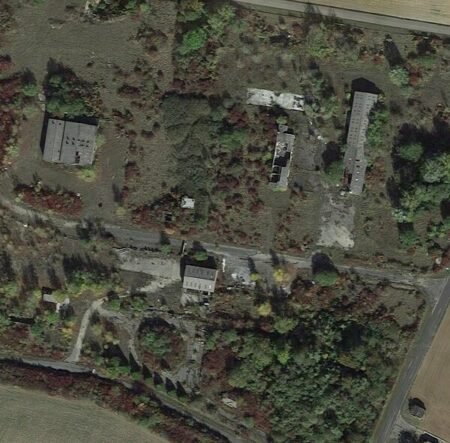 Old Airfield / Ancien Aérodrome