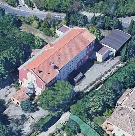 Painter's Elderly Home / Maison de retraite du Peintre