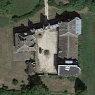 Pavarotti Castle (Theater Castle) / Château Pavarotti (Château Théâtre)