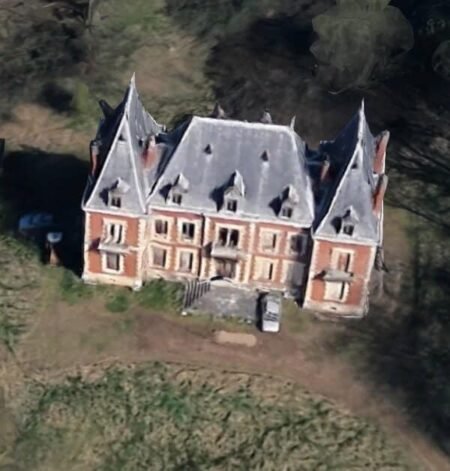 Pool Table Castle / Château Billard