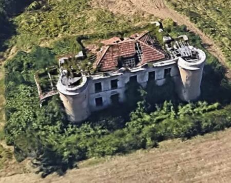 Renaissance Farmhouse / Domaine de la Renaissance