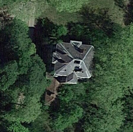 River Mansion / Manoir de la Rivière