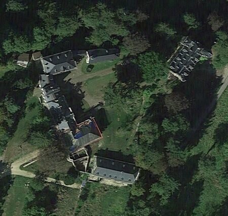 Stork Castle / Château de la Cigogne