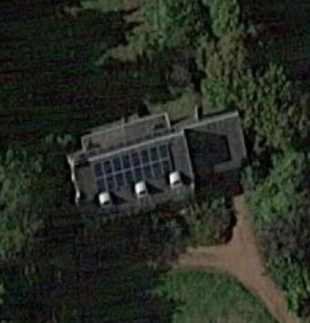 The Dark Mansion / Le Manoir Sombre
