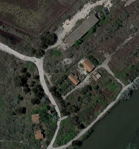 The relay domain / Le domaine du Relais