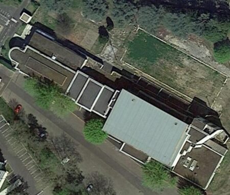 Tropical Swimming Pool / Piscine Tropical