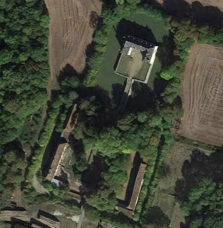 Water Castle / Château d’eau