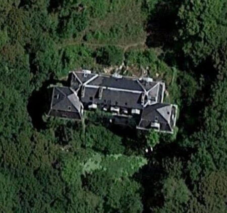Writer's Mansion / Manoir de l'écrivain