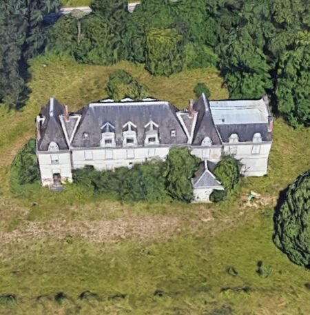Ascent Castle / Chateau des Montées