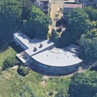 Witch's Sporthall / Gymnase de la sorcière