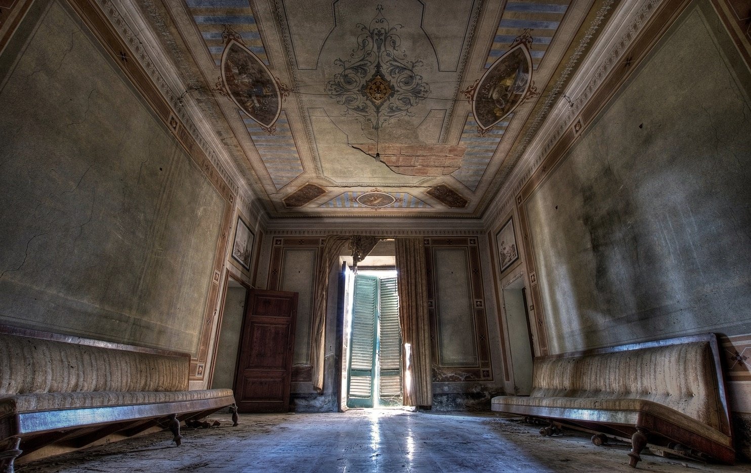 Abandoned villa in Italy