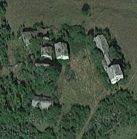 Alumni Village / Village des anciens