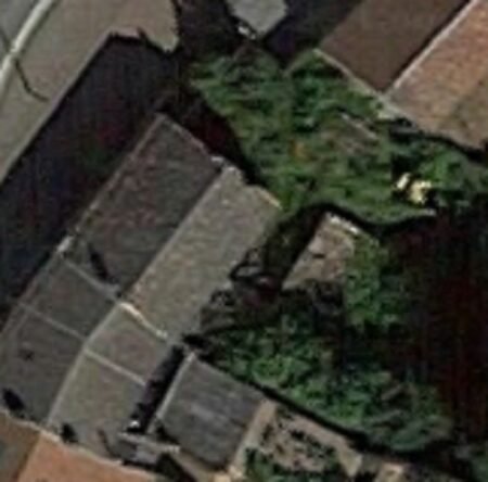 House at the roundabout / Maison au rond-point
