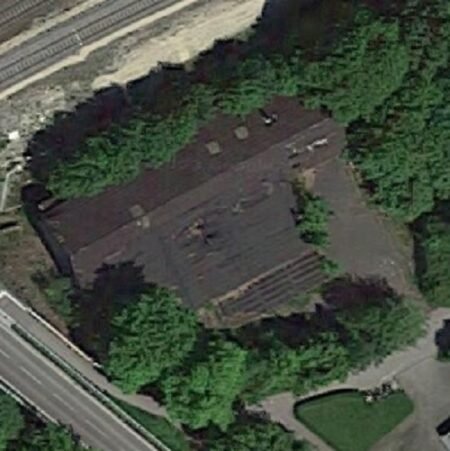 House of the passing train / Haus des vorbeifahrenden Zuges