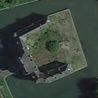Moat castle / Château aux douves