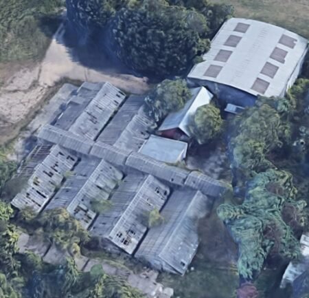 Disused warehouses / Les hangars désaffectés