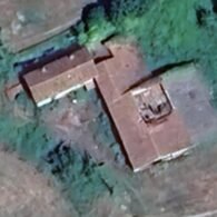 Non-conforming house / Maison non conforme
